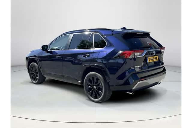 Toyota RAV4 (2023) thumbnail 3