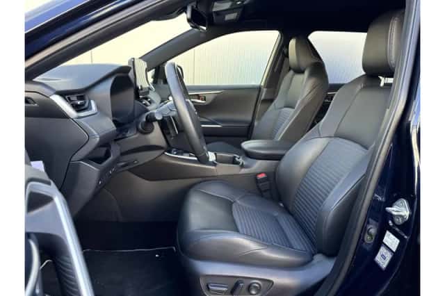 Toyota RAV4 (2023) thumbnail 5