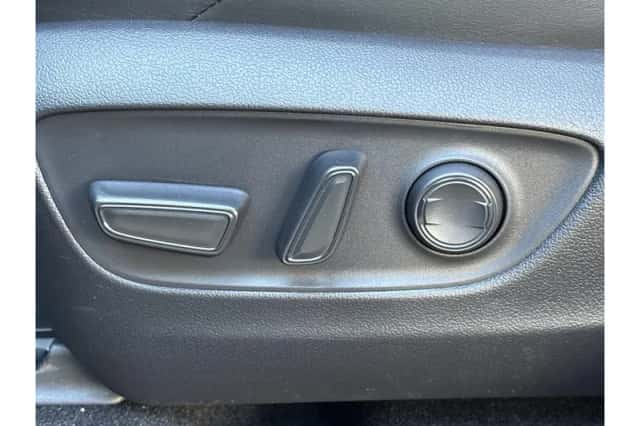 Toyota RAV4 (2023) thumbnail 6