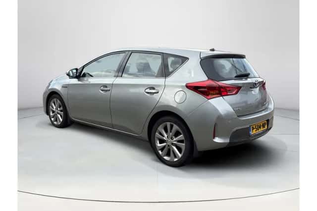 Toyota Auris (2015) thumbnail 3