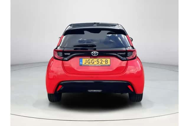 Toyota Yaris (2021) thumbnail 4