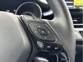 Toyota C-HR (2021) thumbnail 16