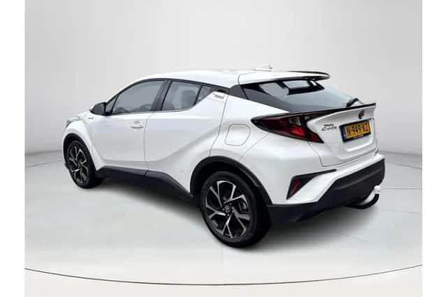 Toyota C-HR (2021) thumbnail 3