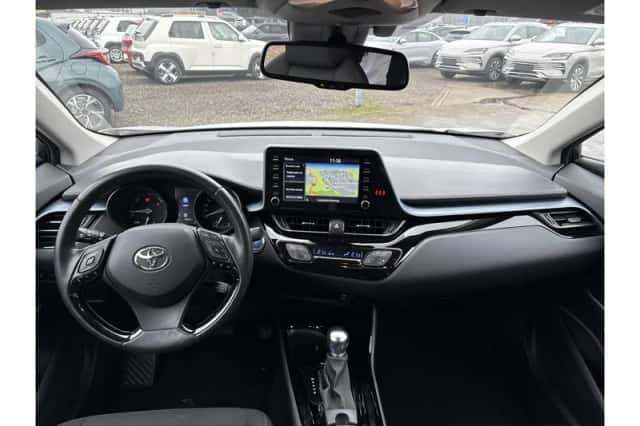 Toyota C-HR (2021) thumbnail 6