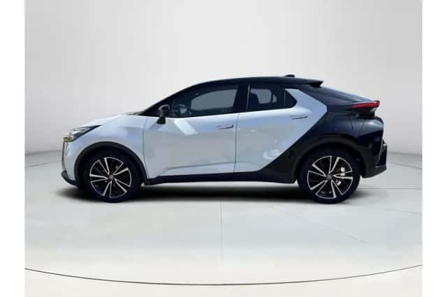 Toyota C-HR (2024) thumbnail 2
