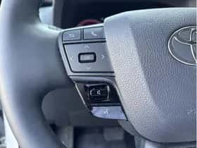 Toyota C-HR (2024) thumbnail 17