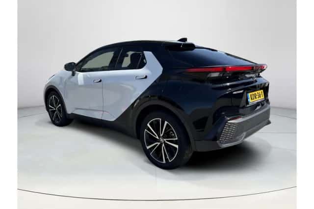 Toyota C-HR (2024) thumbnail 3