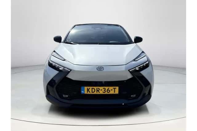 Toyota C-HR (2024) thumbnail 4