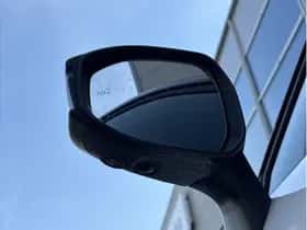 Toyota C-HR (2024) thumbnail 31
