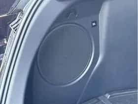 Toyota C-HR (2024) thumbnail 36
