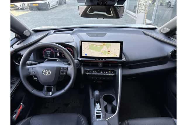 Toyota C-HR (2024) thumbnail 6