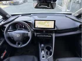 Toyota C-HR (2024) thumbnail 6