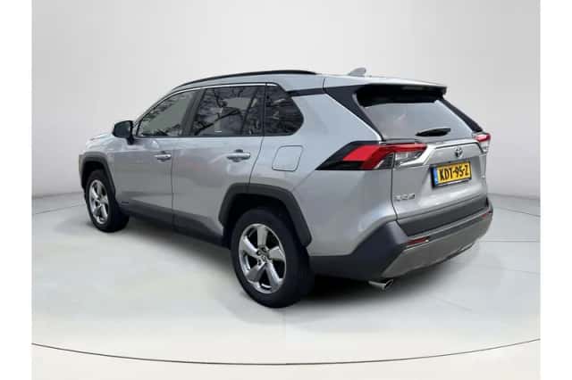 Toyota RAV4 (2021) thumbnail 3