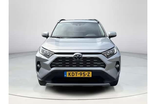 Toyota RAV4 (2021) thumbnail 4