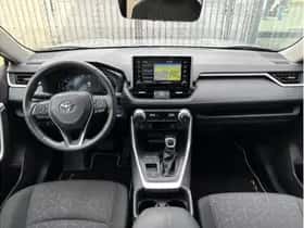Toyota RAV4 (2021) thumbnail 6