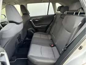 Toyota RAV4 (2021) thumbnail 8