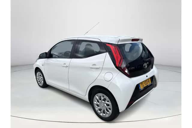 Toyota Aygo (2018) thumbnail 3