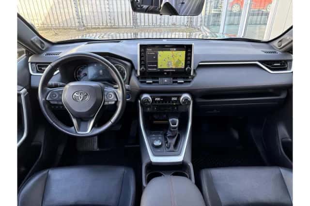 Toyota RAV4 (2022) thumbnail 6