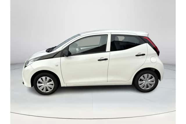 Toyota Aygo (2021) thumbnail 2