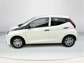Toyota Aygo (2021) thumbnail 2