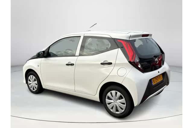 Toyota Aygo (2021) thumbnail 3