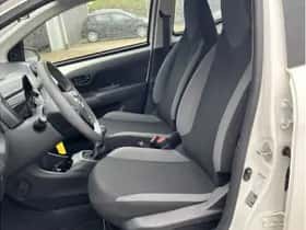 Toyota Aygo (2021) thumbnail 7