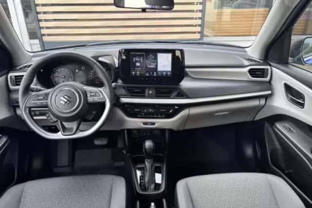 Suzuki Swift (2025) thumbnail 6
