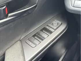 Toyota C-HR (2024) thumbnail 27