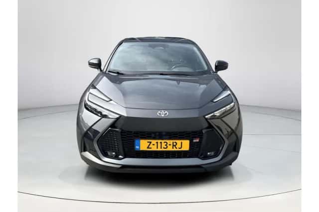 Toyota C-HR (2024) thumbnail 4