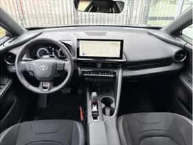 Toyota C-HR (2024) thumbnail 6