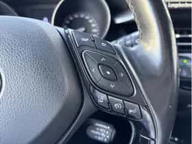 Toyota C-HR (2019) thumbnail 16