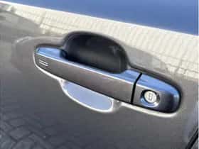 Toyota C-HR (2019) thumbnail 28