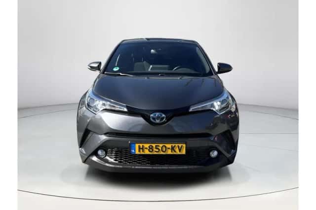 Toyota C-HR (2019) thumbnail 4