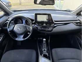 Toyota C-HR (2019) thumbnail 6