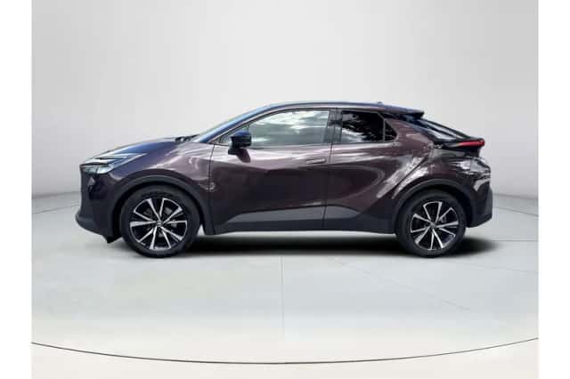 Toyota C-HR (2024) thumbnail 2