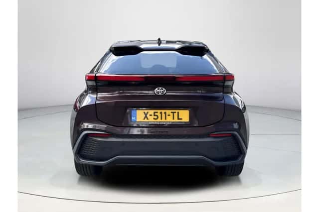 Toyota C-HR (2024) thumbnail 4