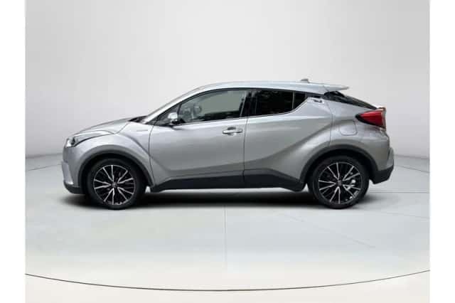 Toyota C-HR (2018) thumbnail 2
