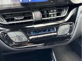 Toyota C-HR (2018) thumbnail 14