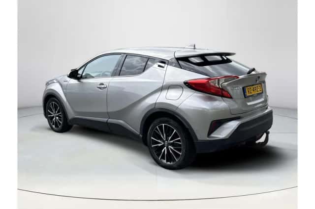 Toyota C-HR (2018) thumbnail 3