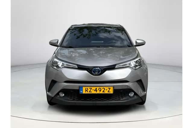 Toyota C-HR (2018) thumbnail 4