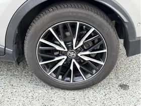 Toyota C-HR (2018) thumbnail 31