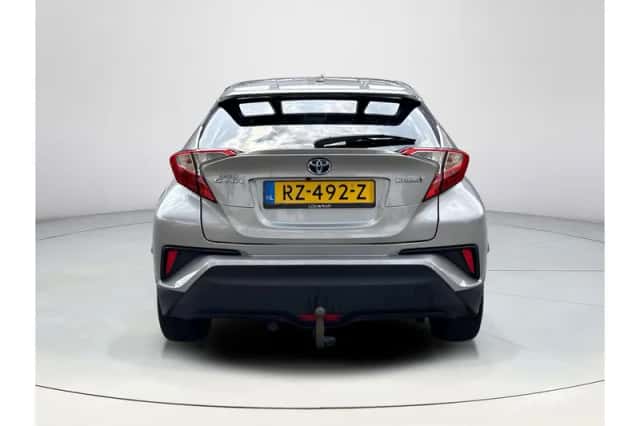 Toyota C-HR (2018) thumbnail 5