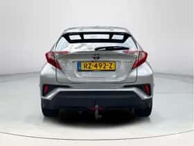 Toyota C-HR (2018) thumbnail 5
