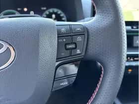 Toyota C-HR (2025) thumbnail 17