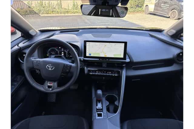 Toyota C-HR (2025) thumbnail 6