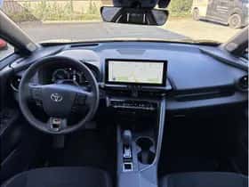 Toyota C-HR (2025) thumbnail 6