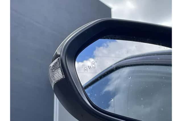 Toyota Yaris Cross (2022) thumbnail 3