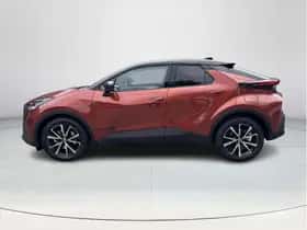 Toyota C-HR (2025) thumbnail 2