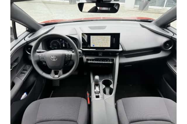 Toyota C-HR (2025) thumbnail 6