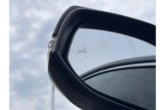 Toyota RAV4 (2021) thumbnail 4